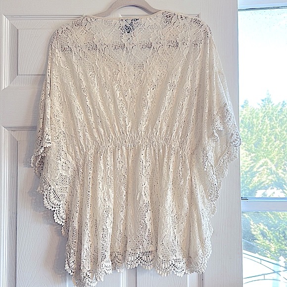 🕊️🌱Rain ~ Gorgeous cream/white butterfly sleeves cover-up or tunic size med. - Picture 3 of 9